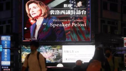 AQSH vakillar palatasi spikeri Nensi Pelosi Tayvanga keldi. Pekin buni Xitoy ichki siyosatiga aralashish deb baholamoqda