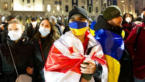 Грузияда рус тилидаги қўшиқларнинг ижро этилишига қарши намойишлар бошланди