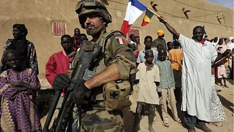 Франция Малидан қўшинларини олиб чиқиб кетганини эълон қилди