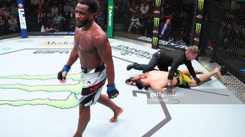 UFC’да 8 йил деганда илк бор бир мусобақанинг барча жанги муддатидан олдин якунланди