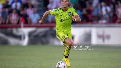 Роналду «Манчестер Юнайтед»да қолишга қарор қилди