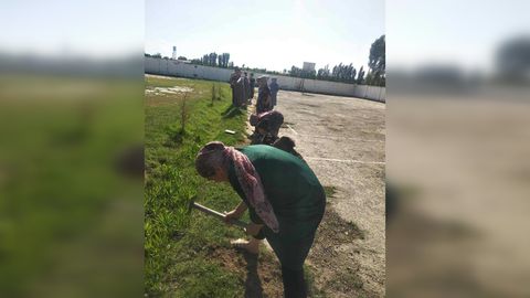 Namanganda maktab direktori ishdan bo‘shatish bilan qo‘rqitib, o‘qituvchilarni obodonlashtirish ishlariga jalb qilgani aniqlandi