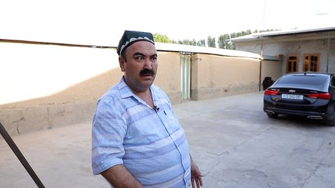 “Rak bo‘lib qoldim, ikki yil umrim qolibdi, desam ham unashmagan”. Rahmonali Suropov “Qalpoq”ning Alfiya kampir tufayli “zapret”ga tushgani haqida (video)