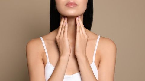 Qalqonsimon bezni mustaqil ravishda qanday tekshirish mumkin?