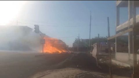 Қорақалпоғистонда сомон ортилган тиркама ёниб кетди (видео)