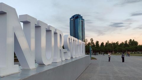 Нур-Султон парламенти пойтахт номини Остонага қайта ўзгартириш ташаббусини қўллаб-қувватлади