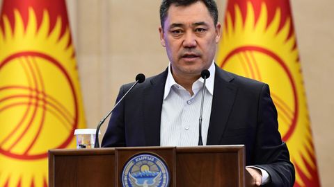 “Men avvalgilar kabi xiyonatkor emasman” — Sadir Japarov chegara masalasini hal qilish uchun yerdan voz kechmasligini aytdi
