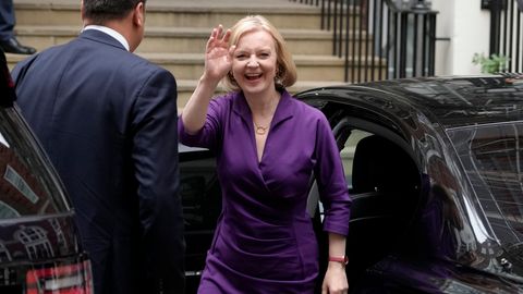 Trass Britaniya iqtisodiyotini qutqarish uchun atrofiga sodiq vazirlarni yig‘moqda — Guardian