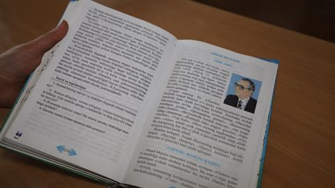 ХТВ 8-синф Адабиёт дарслигида Асқад Мухтор тўғрисидаги маълумот бир неча марта такрорланганига муносабат билдирди