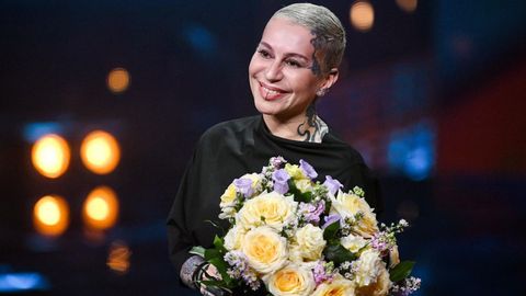 Наргиз Зокирова муаллифлик ҳуқуқларини бузганликда ҳамда тақиқланган қўшиқларни Ўзбекистонда ижро этганликда айбланмоқда