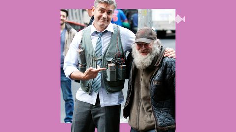 Кўплаб юлдузлар билан шахсан таниш, юзлаб фильмларда рол ўйнаган: Нью-Йоркнинг энг машҳур уйсиз одами қандай ҳаёт кечиради? (фото)