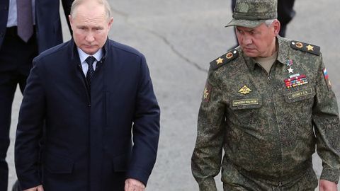 Путин «Восток-2022» ўқув машғулотларини кузатиш учун полигонга келди ва Шойгу билан ёпиқ мажлис ўтказди