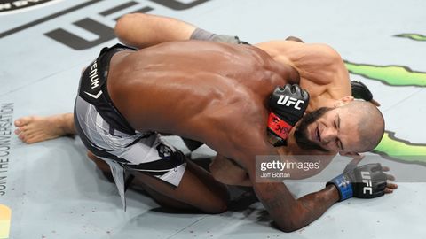 Ҳамзат Чимаев UFC 279 да Кевин Ҳолландни 1-раунддаёқ таслим этди