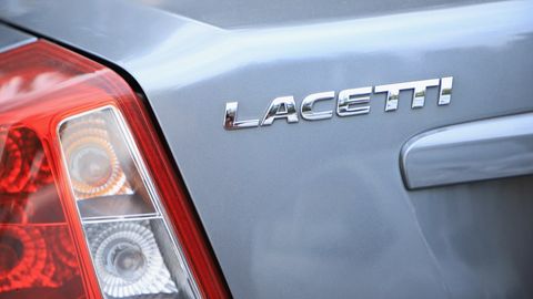 Навоийда 17 ёшли йигит Lacetti’да одам уриб юбориб, воқеа жойидан қочиб кетди (видео)