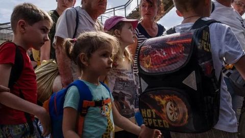 Kiyevdagi hujumlar tufayli Xarkovda ayollar va bolalar evakuatsiya qilinmoqda