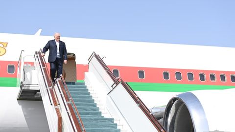 Aleksandr Lukashenko Samarqandga yetib keldi