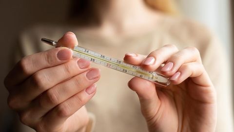 Stress, faol hayot tarzi va spirtli ichimliklar: kechqurun tana haroratining ko‘tarilish sabablari