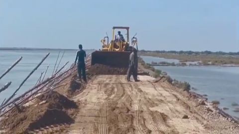 Pokiston hukumati toshqinlar sabab mamlakatdagi eng katta ko‘lni quritishga urinmoqda (video)