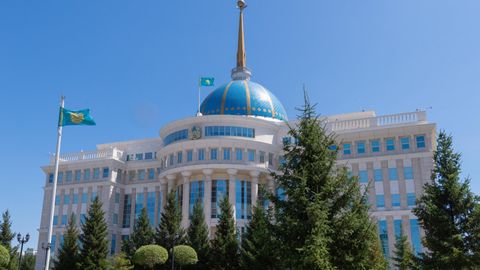 Qozog‘iston parlamenti Nur-Sulton nomini Ostonaga o‘zgartirish va prezidentlik muddatini 7 yilga uzaytirish to‘g‘risidagi qonunni qabul qildi