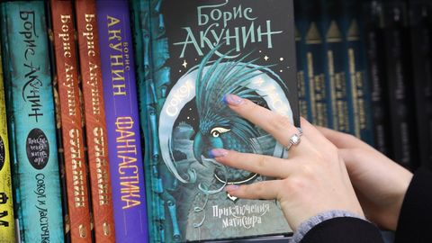 Moskva kutubxonasida “xorijiy agent”larning kitoblarini ko‘rinadigan joyga qo‘yish taqiqlangan