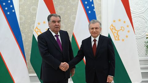 Shavkat Mirziyoyev Tojikiston prezidentini 70 yoshi bilan tabrikladi
