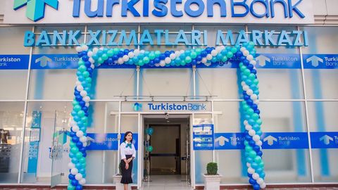 &laquo;Туркистонбанк&raquo;да 339 млрд, Hi-Tech Bank&rsquo;да эса 5 млрд сўм омонатлар бўлган. Банклар фаолияти нега тўхтатилди?