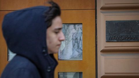 Moskvada Tinchlik bo‘yicha Nobel mukofotini qo‘lga kiritgan “Memorial” tashkilotining ofisi musodara qilindi