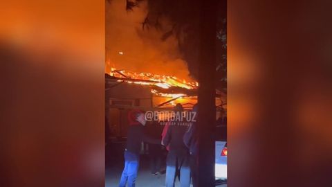 Toshkent viloyatidagi uylarning birida yong‘in bo‘lgani aytilmoqda (video)