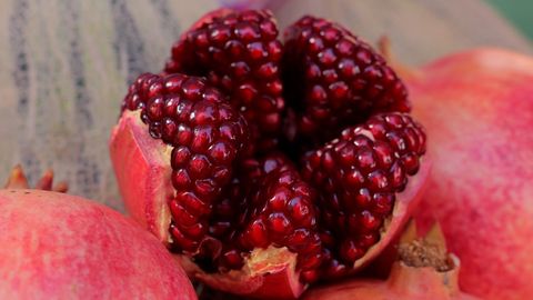 Uzbekistan domesticates seedless pomegranate