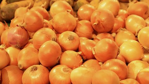 Сув тошқинлари оқибати: Покистон Ўзбекистондан катта миқдорда пиёз сотиб ола бошлади