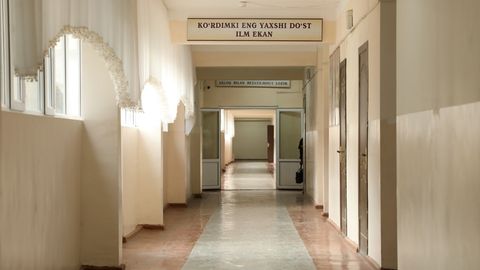 Samarqandda o‘quvchisiga tarsaki tushirgan o‘qituvchi ayol o‘z xohishiga ko‘ra ishdan bo‘shadi