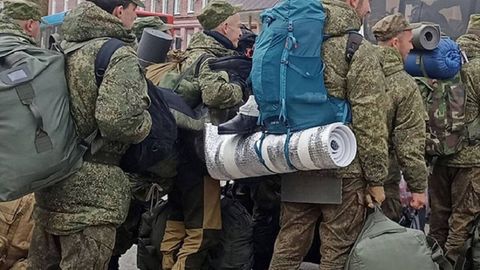 Россияда хатолик туфайли сафарбар қилинган қарийб 10 минг киши уйларига қайтарилган