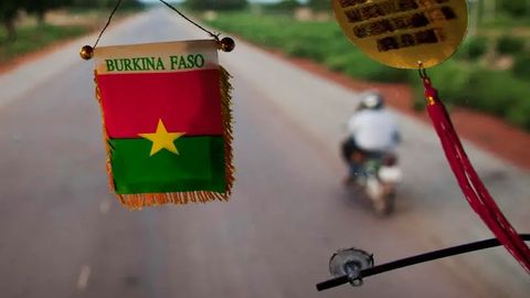 Burkina-Fasoning hokimiyatdan ag‘darilgan rahbari mamlakatni tark etdi