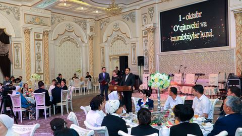 Farg‘onada eng faol 200 nafar o‘qituvchiga viloyat hokimining maxsus ustamasi beriladi