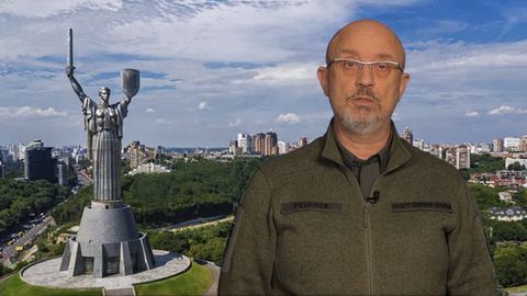 “Rossiyani fojiadan, rus armiyasini bo‘lsa xo‘rlikdan qutqarish imkoningiz haliyam bor”. Ukraina Mudofaa vaziri rus harbiylarini zudlik bilan jangdan bosh tortishga chaqirdi (video)