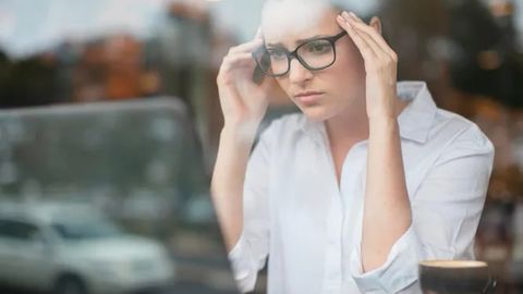 Сурункали стресс: Организм сизни огоҳлантиришга уринаётганини билдирувчи аломатлар