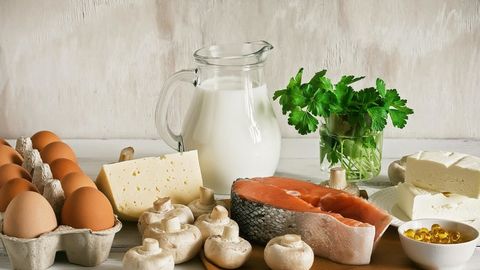 Pishloq, tuxum va B12 vitaminini o‘z ichiga olgan boshqa mahsulotlar