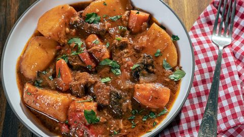 Mol go‘shti va kartoshkadan mazali taom tayyorlaymiz