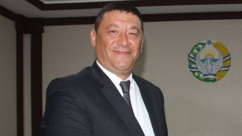 Qarshi shahrining sobiq hokimi 24 soatga qolmay qamoqdan chiqdi. U davlat manfaatiga 60 mlrd so‘mdan ortiq zarar yetkazishda gumonlanayotgandi