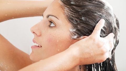 Шампуньдан фойдаланишда кўпинча йўл қўйиладиган 5 та хато