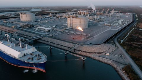 АҚШ Европа Иттифоқига ваъда берди: суюлтирилган газ экспорти 50 млрд куб метрга оширилади