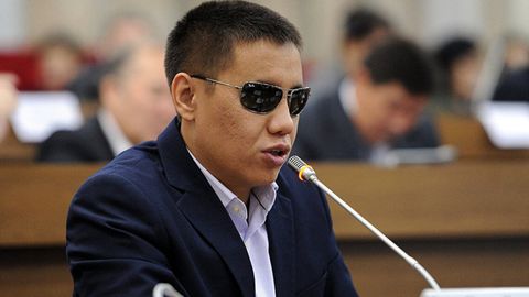 Қирғизистонда депутат президент администрациясини маблағ тежашга чақирди