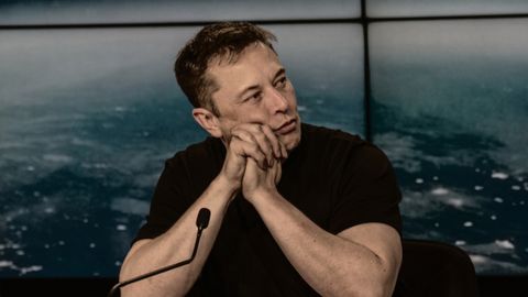 Илон Маск Apple’ни цензурада айблади ва Twitter’да «сўз эркинлигини бостириш»га оид ҳужжатларни чоп этишга ваъда берди