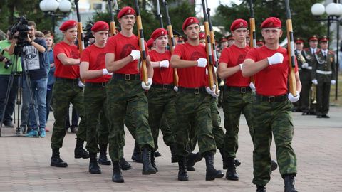 Россияда 1993 йил бекор қилинган Совет давридаги мактаб ўқувчиларини ҳарбий тайёрлаш дастури қайтарилди — Британия Мудофаа вазирлиги