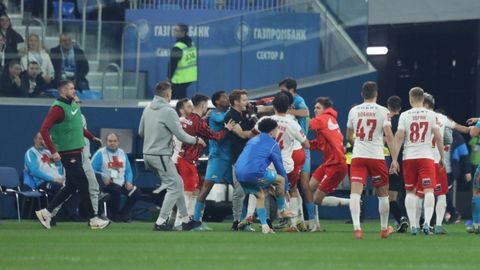 &ldquo;Zenit&rdquo; &mdash; &ldquo;Spartak&rdquo; o&lsquo;yinida futbolchilar o&lsquo;rtasida ommaviy mushtlashuv sodir bo&lsquo;ldi (video)