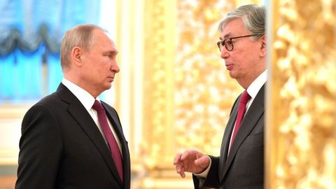 Putin To‘qayevdan Makronga maktub berib yuborganini Kreml rad etdi