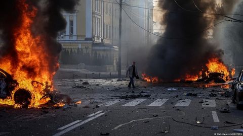 Россия зарбалари Украина энергия тизимининг деярли ярмини издан чиқарди