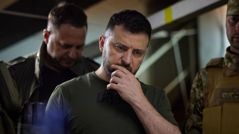 “U yer jahannamga aylangan”. Zelenskiy Donbassda shiddatli janglar borayotganini aytdi