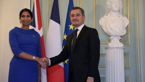 Britain, France sign deal to boost cooperation on illegal migration