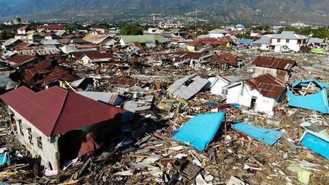 Death toll from Indonesia earthquake climbs to 252
